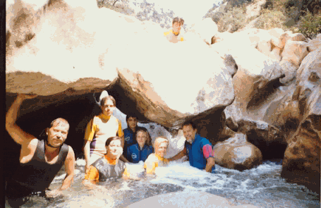 Casi toda la familia en el descenso de la Peonera